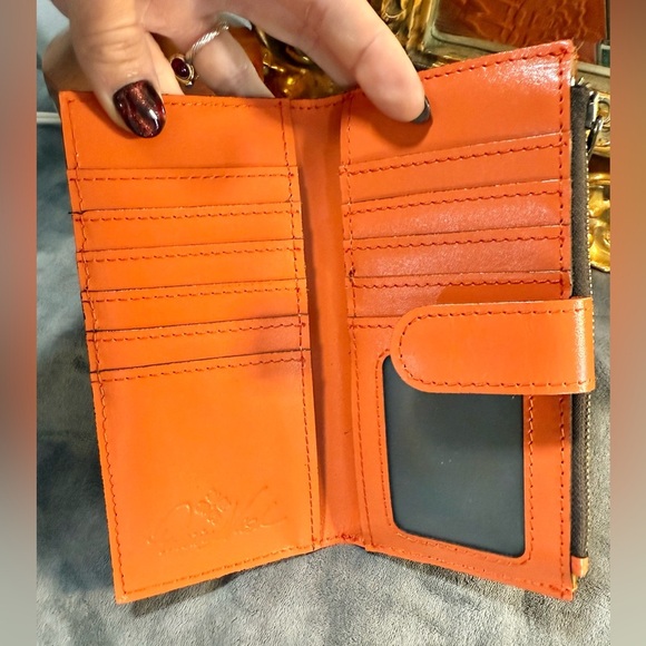 NWOT Patricia Nash Floral Embossed Wallet - Picture 4 of 6